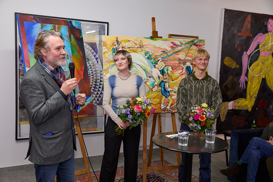 Prof. Christian Hahn mit den Studierenden Irina Prager und Jonathan Lütze bei der Auftaktveranstaltung der add art.  