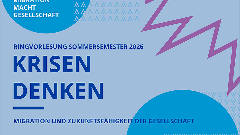 Grafik zur Ringvorlesung MIGRATION MACHT GESELLSCHAFT im Sommersemester 2026 unter dem Motto Krisen denken auf einem hellblauen Hintergrund mit zwei mittelblauen Halbkreisen und einem lila Blitz.