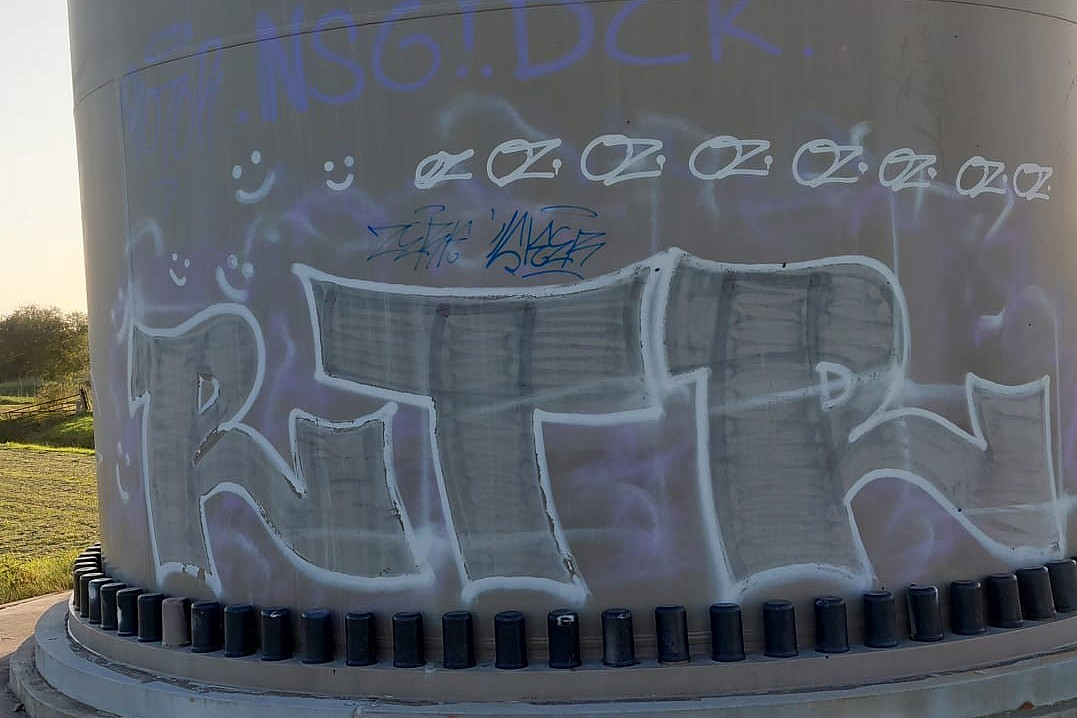 Copyright: CC4E