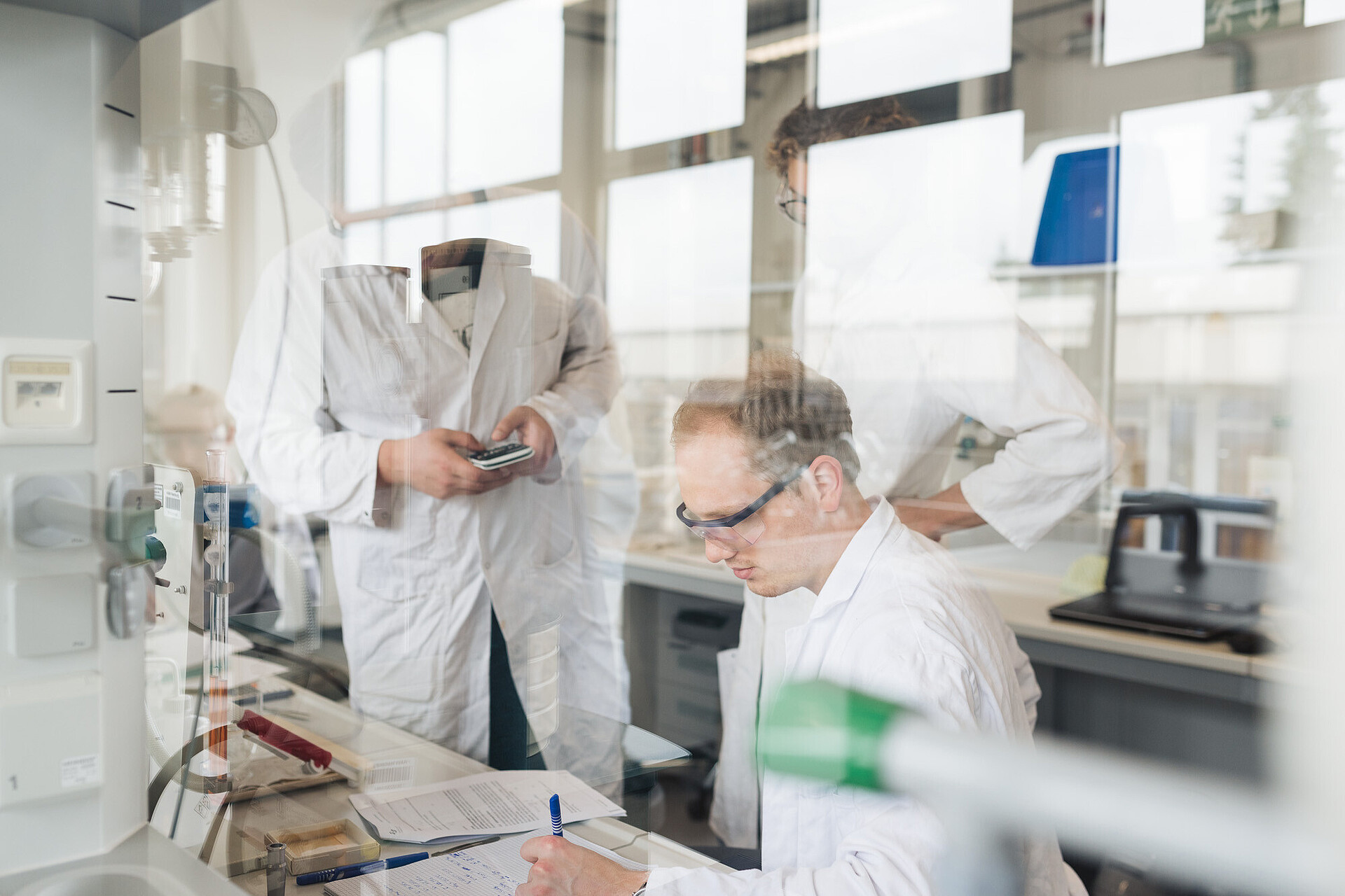 
                                                Prof. Dr. Sievers, Labor, Verfahrenstechnik
                                            
