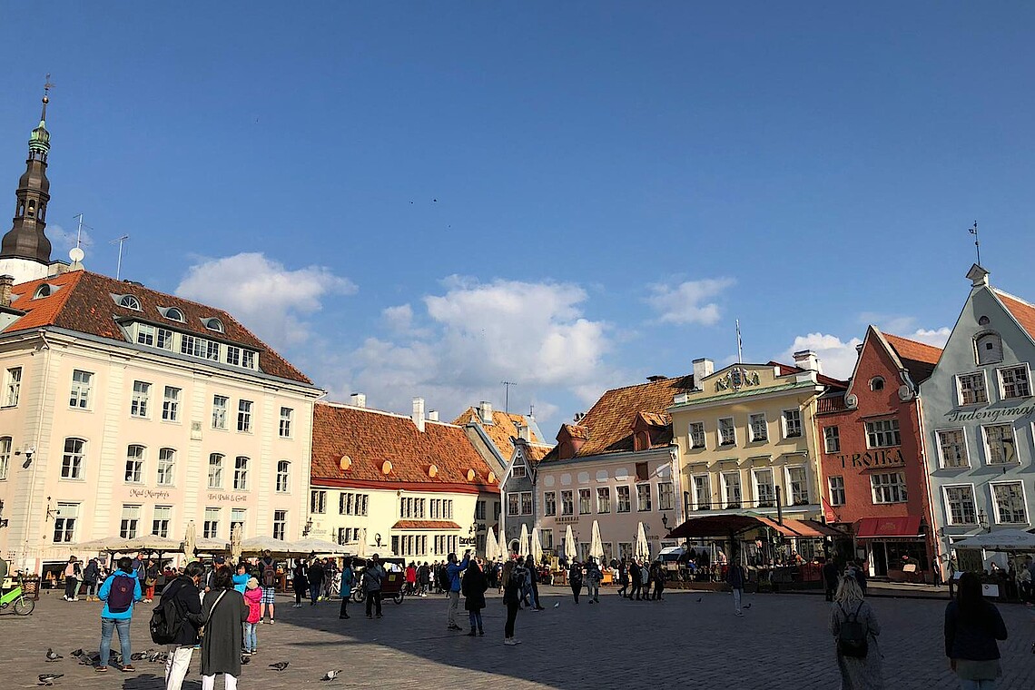 Engstehende mittelalterliche Häuser auf dem Marktplatz