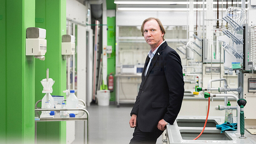 Prof. Ralf Reintjes, Epidemiologe in seinem Labor