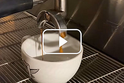 
                Thumbnail zum Video: Nach&shy;hal&shy;tiger Kaffee, aber wie?
            