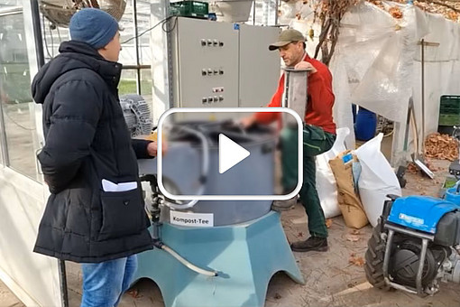 
                Thumbnail zum Video: Kompost-Tee - Ein alternatives Düngemittel. Für Weiterleitung zu Vimeo klicken.
            