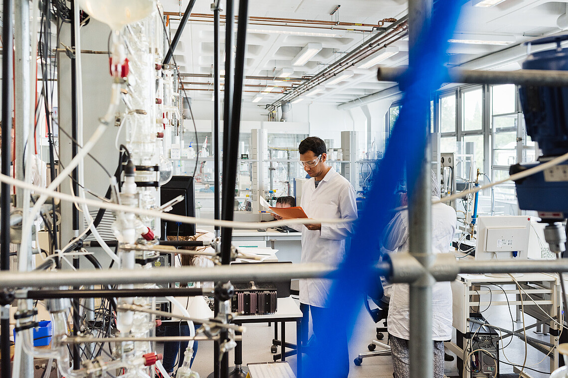 Prof. Dr. Sievers, Labor, Verfahrenstechnik