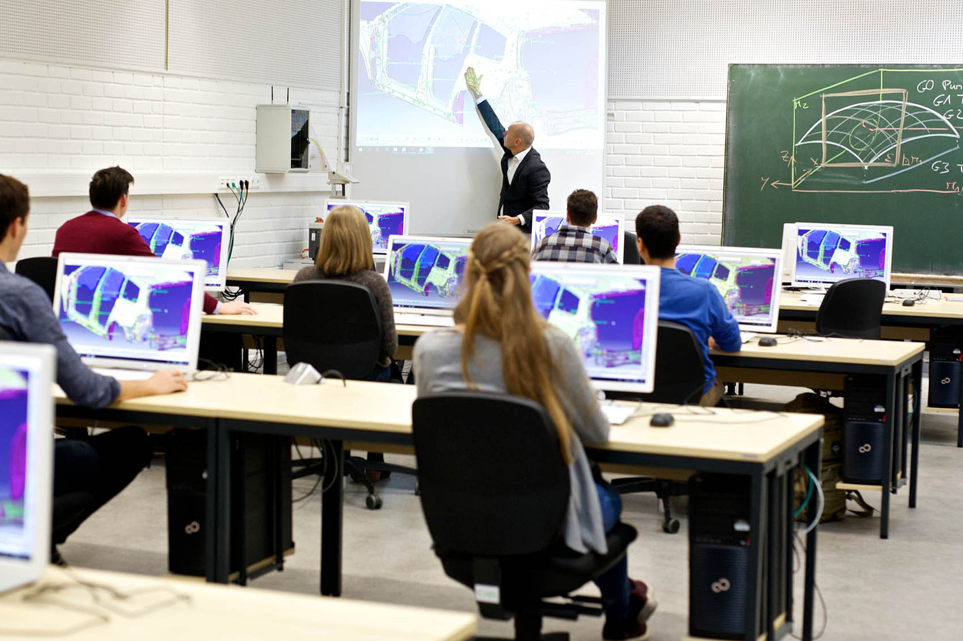 
                                                Vorlesung im CAD-Labor
                                            