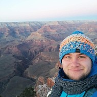 Thore Zeuke (Auslandssemester an der Wichita State University) Thore Zeuke vor bergiger Landschaft