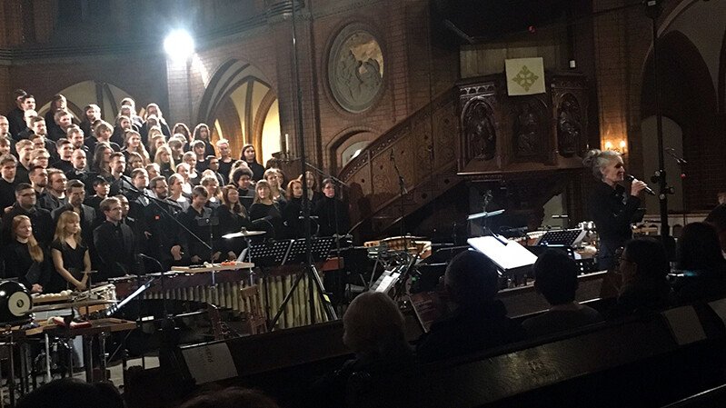 HAW-Chor und Chorleiterin Uschi Krosch beim Konzert am 17.1.2020 in der Johanniskirche