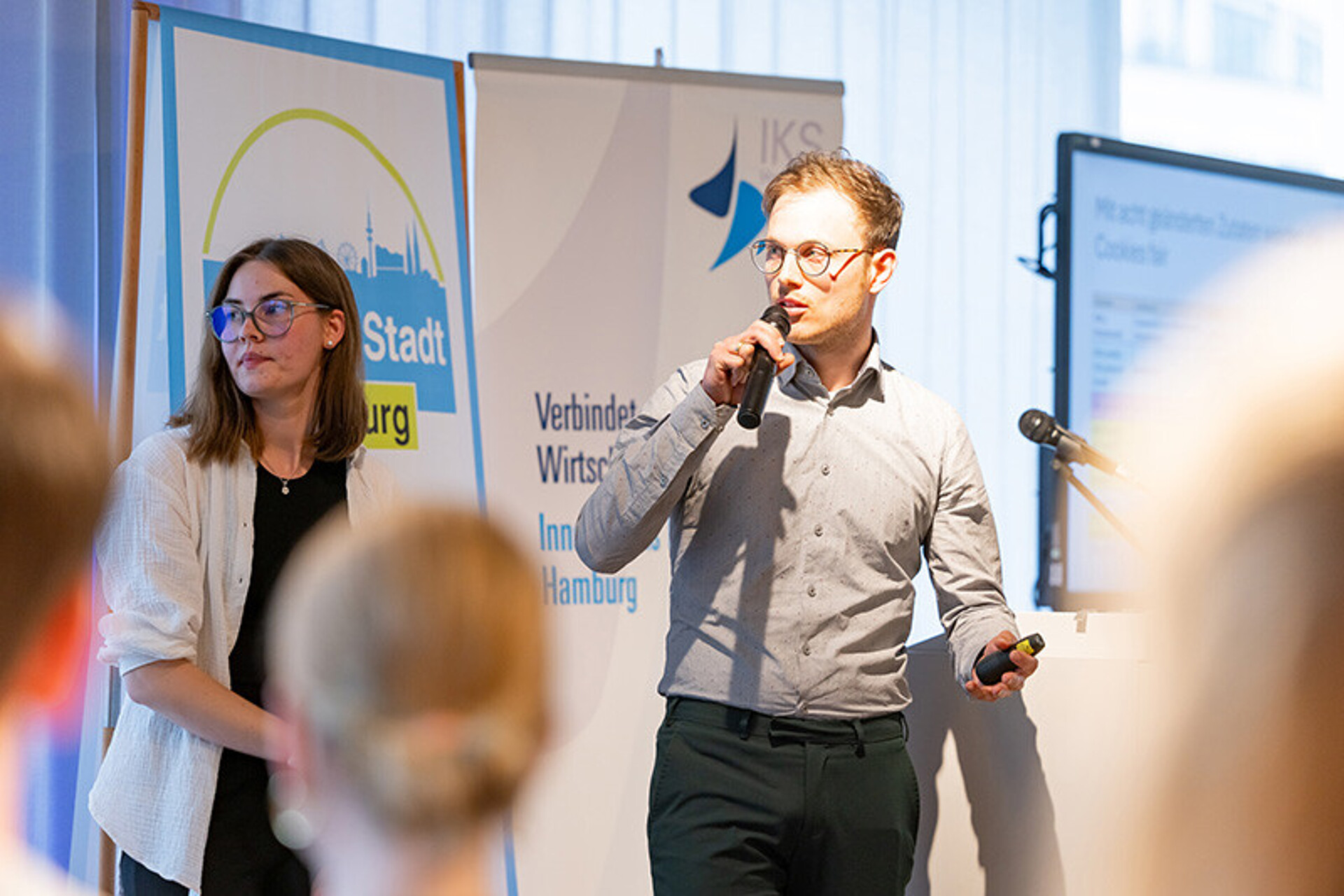 
                                                Neele Herrmann (BSc. ÖT), Bruno Klinkosch (Master Erziehungswissenschaften)
                                            