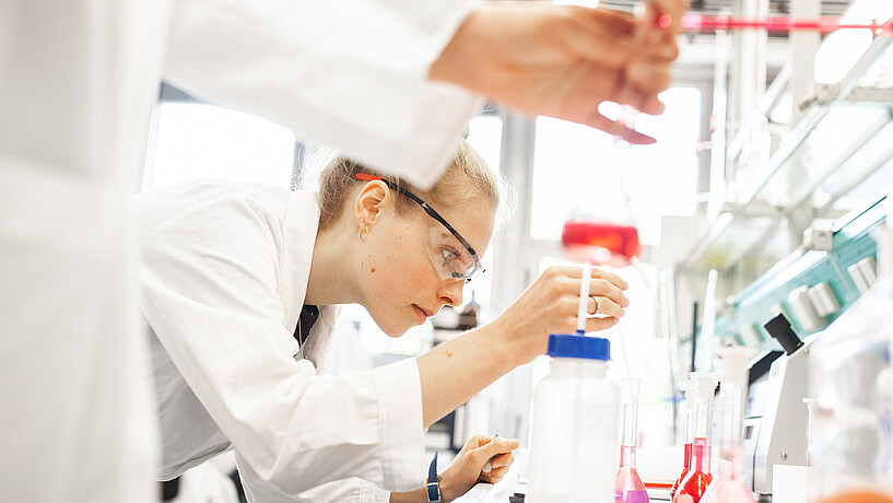 Fakultät Life Sciences, Praktikum, Laborveranstaltung bei Ines Lehmann, Studiengang Ökotrophologie