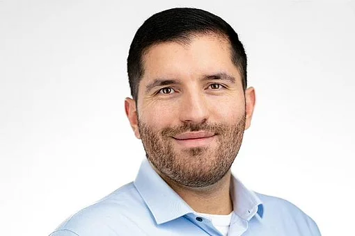 Dr. Yassin Denis Bouzzine