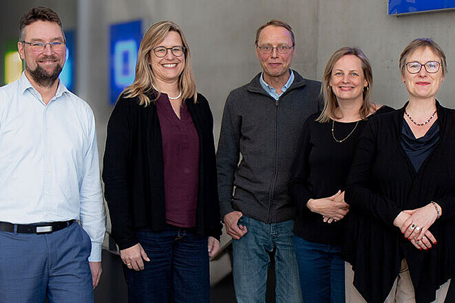 
                Dekanat EMI (v.l.n.r.): Prof. Dr. Jan Mietzner (Prodekan), Sandra Braig (Verwaltungsleitung), Andr&eacute; Six (Gesch&auml;ftszimmer), Prof. Dr. Ulrike Herster (Prodekanin), Prof. Dr. Heike Neumann (Dekanin)
            