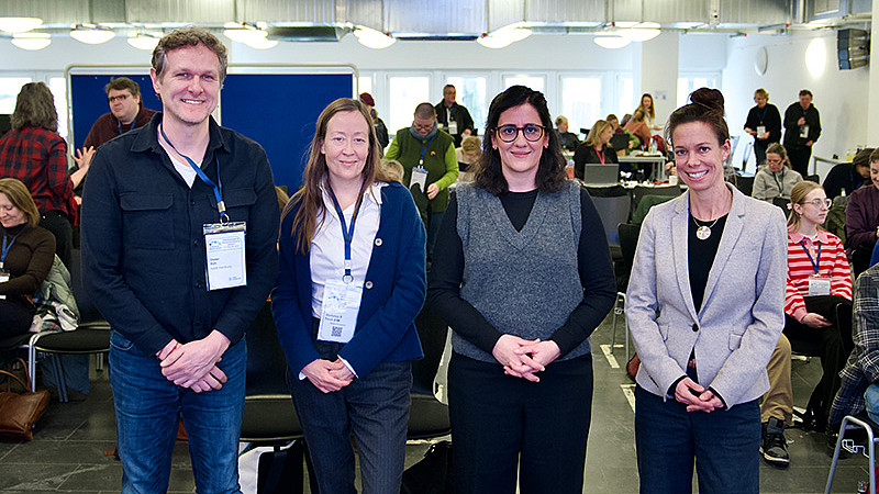 V.l.n.r. Dieter Röh, Marlene-Anne Dettmann (beide Projektleitung), Hamburgs Wissenschaftssenatorin Maryam Blumenthal und Frederike Masemann (Vizepräsidentin für Studium und Lehre der HAW Hamburg)