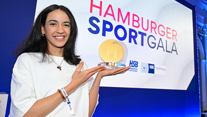 Bild von Reem Khamis mit Auszeichnung