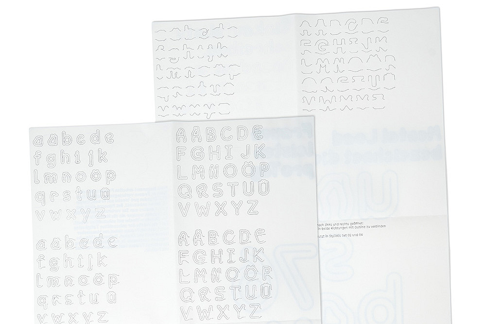 Der praktische Teil ihrer Arbeit besteht in der visuellen Darstellung von „Care“ in Schrift.