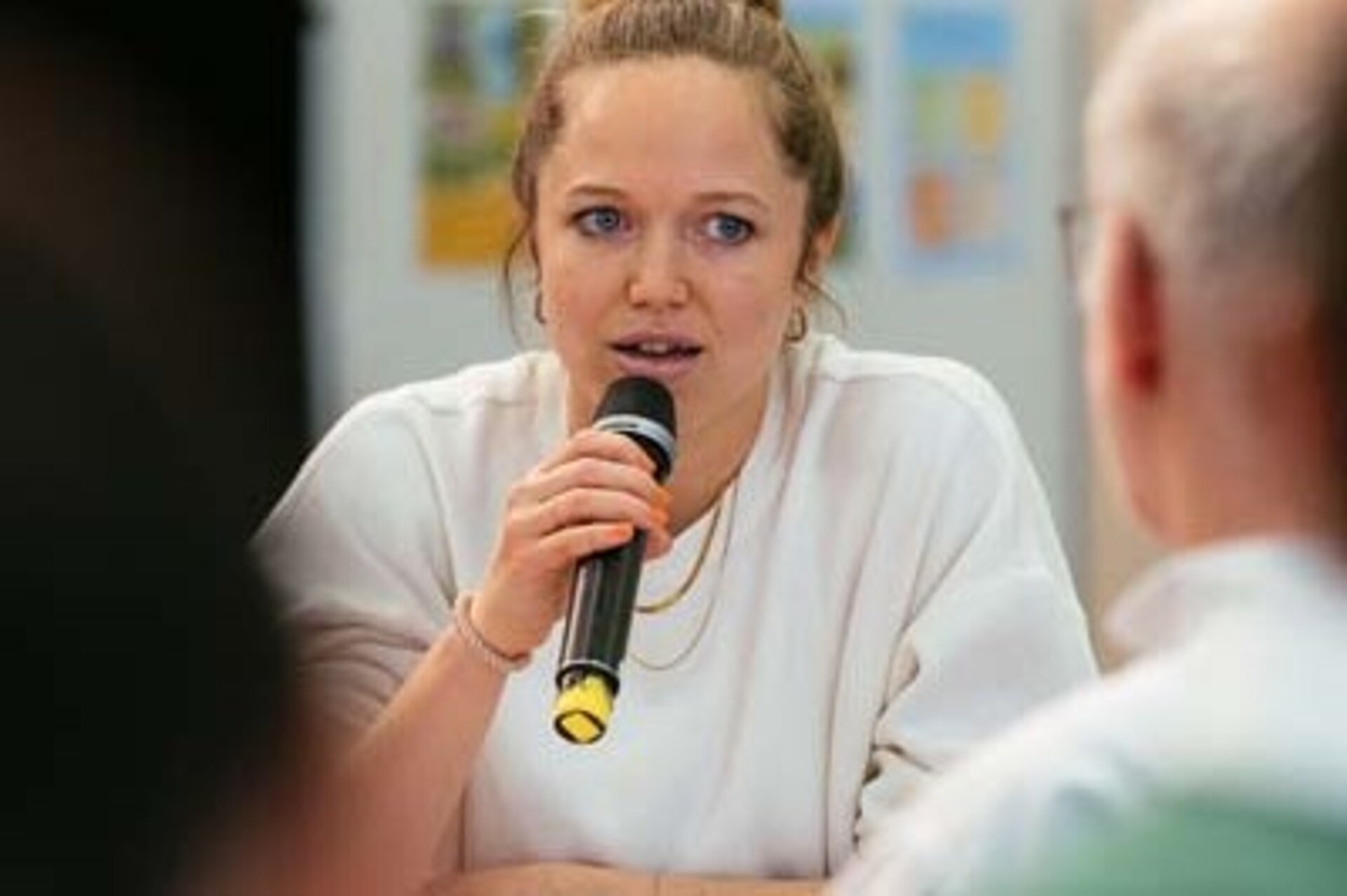 
                                                Lisa Pinkowski spricht
                                            