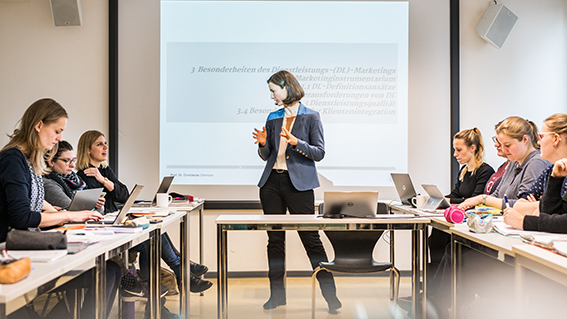 Fakultät Wirtschaft und Soziales, Department Pflege und Management, MBA, Seminar, Frontal- Gruppen- und Kollegenarbeit bei Frau Prof. Constanze Sörensen