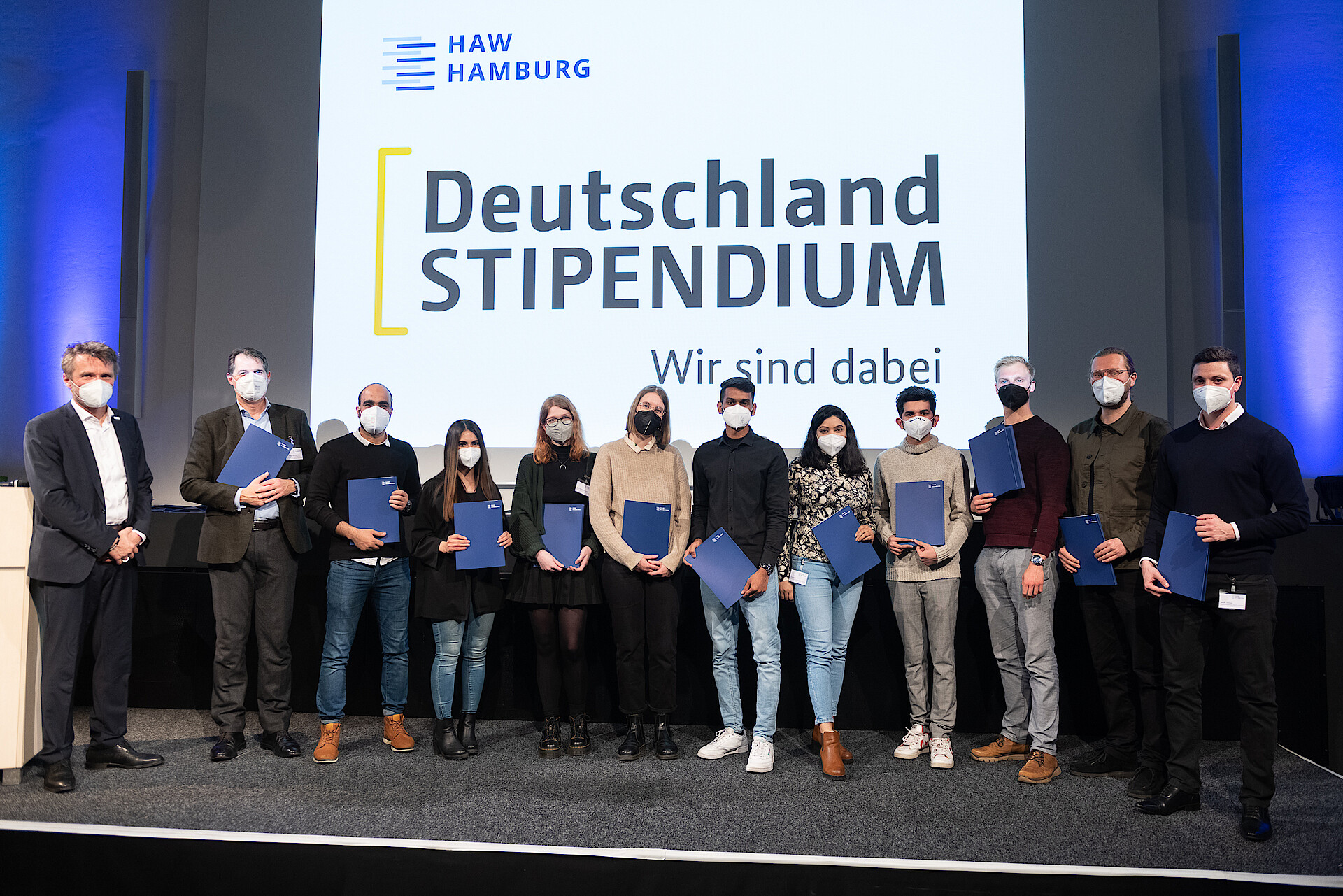 HAW Hamburg invites the new scholarship winners and their sponsors to the awards ceremony at the Forum Finkenau.