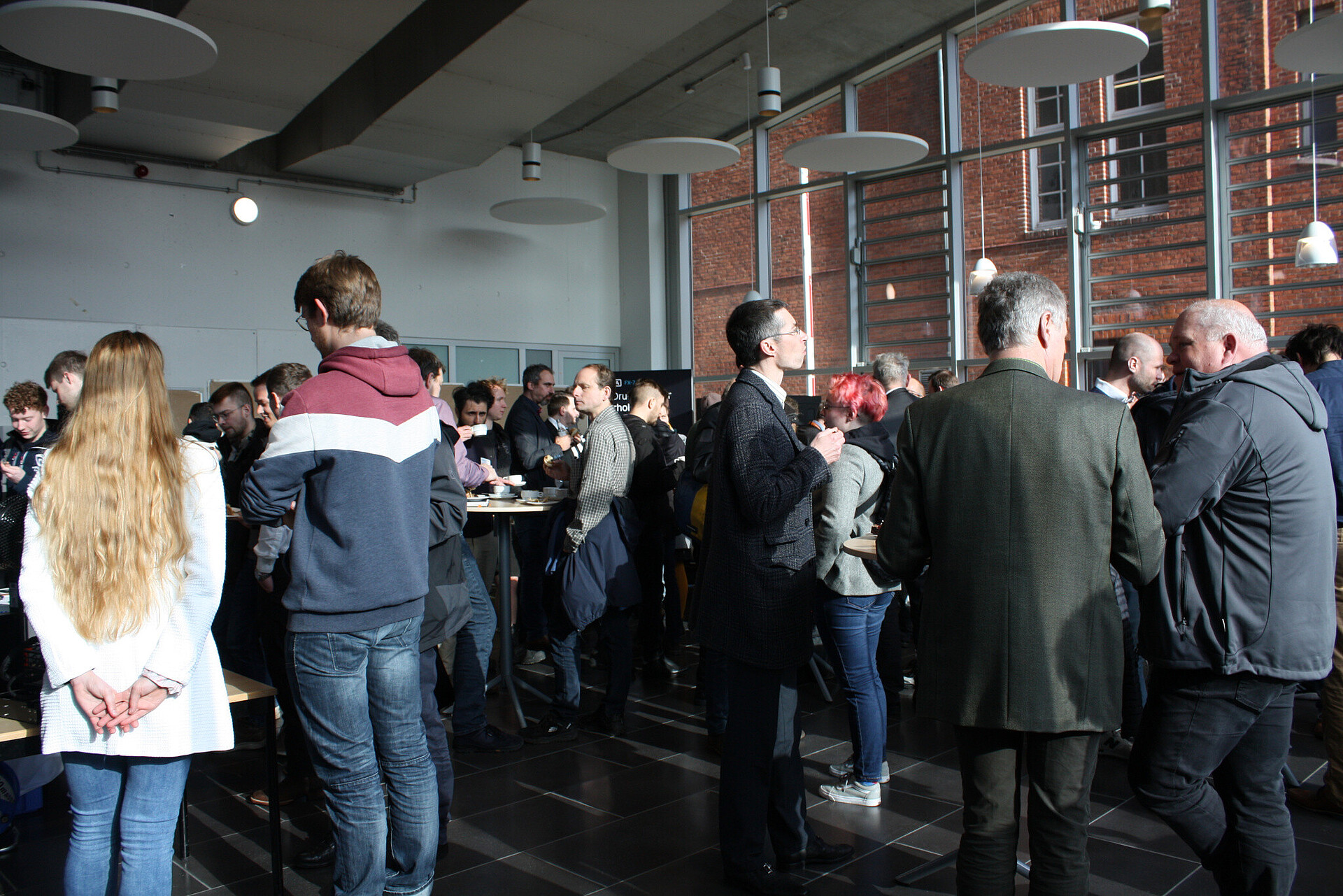 
                                                Get Together nach den Vorträgen
                                            