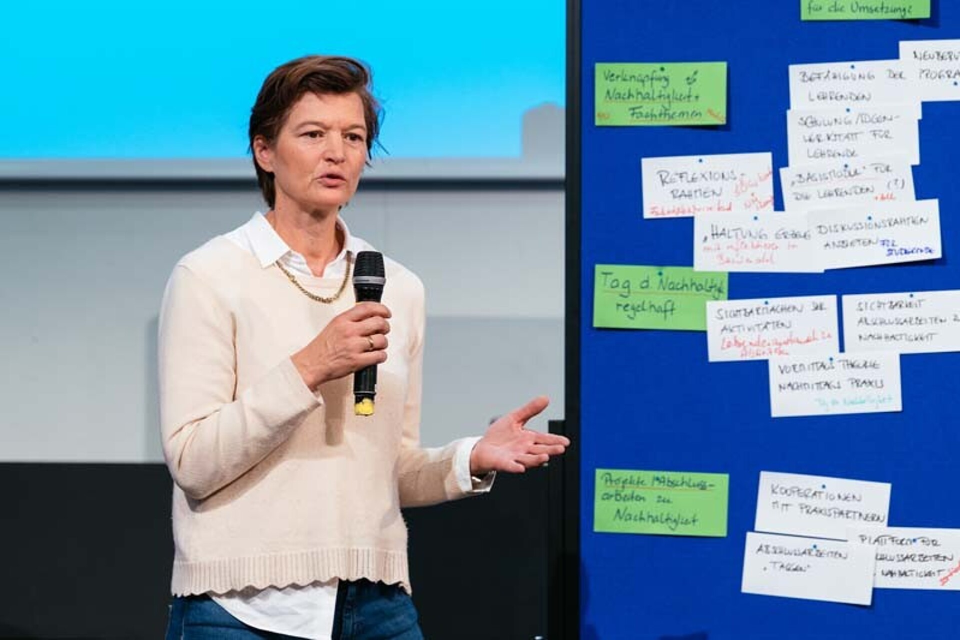 
                                                Prof. Dr. Heike Jochims spricht
                                            