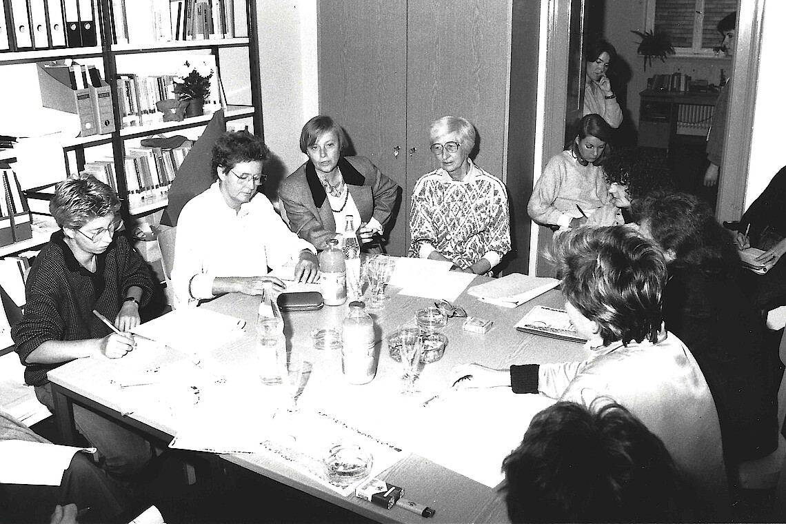 1984 - Die Gemeinsame Kommission koordiniert die hochschulübergreifenden Frauenstudien.