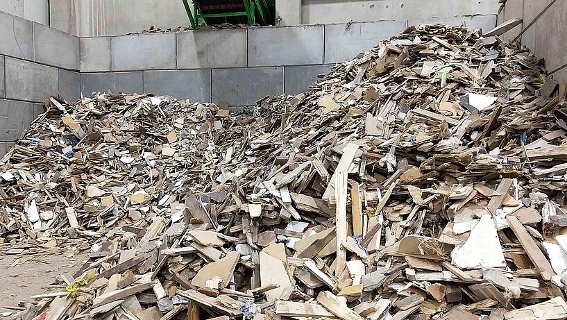 Recyceltes Holz stellt eine wichtige Ressource u.a. für Brennstoffe dar. 
