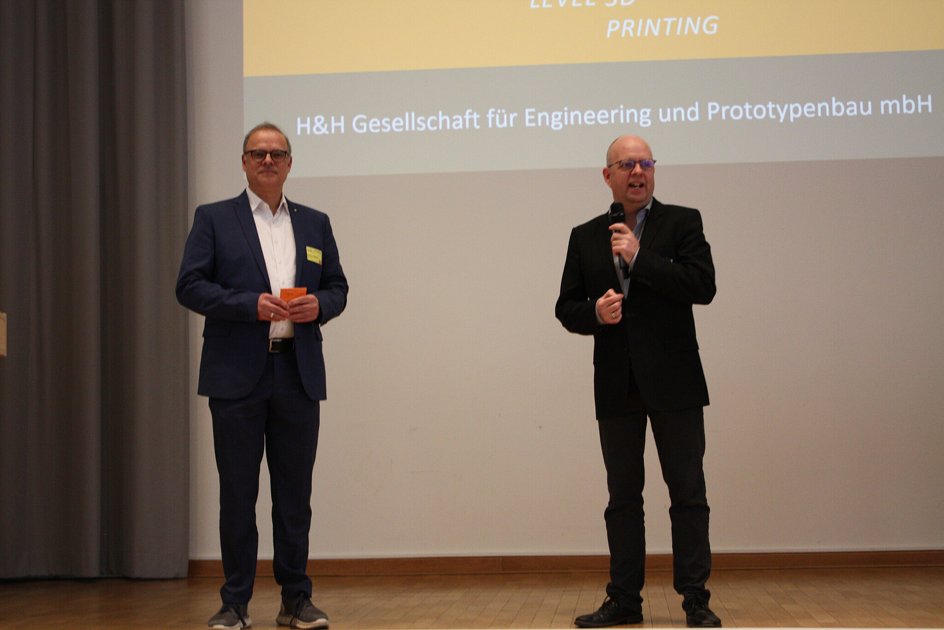 
                                                Markus Hoffmann und Jens Telgkamp moderieren die Tagung
                                            