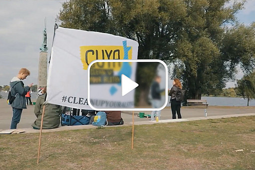 
                Thumbnail zum Video: CUYA - Clean Up Your Alster. Für Weiterleitung zu Vimeo klicken.
            