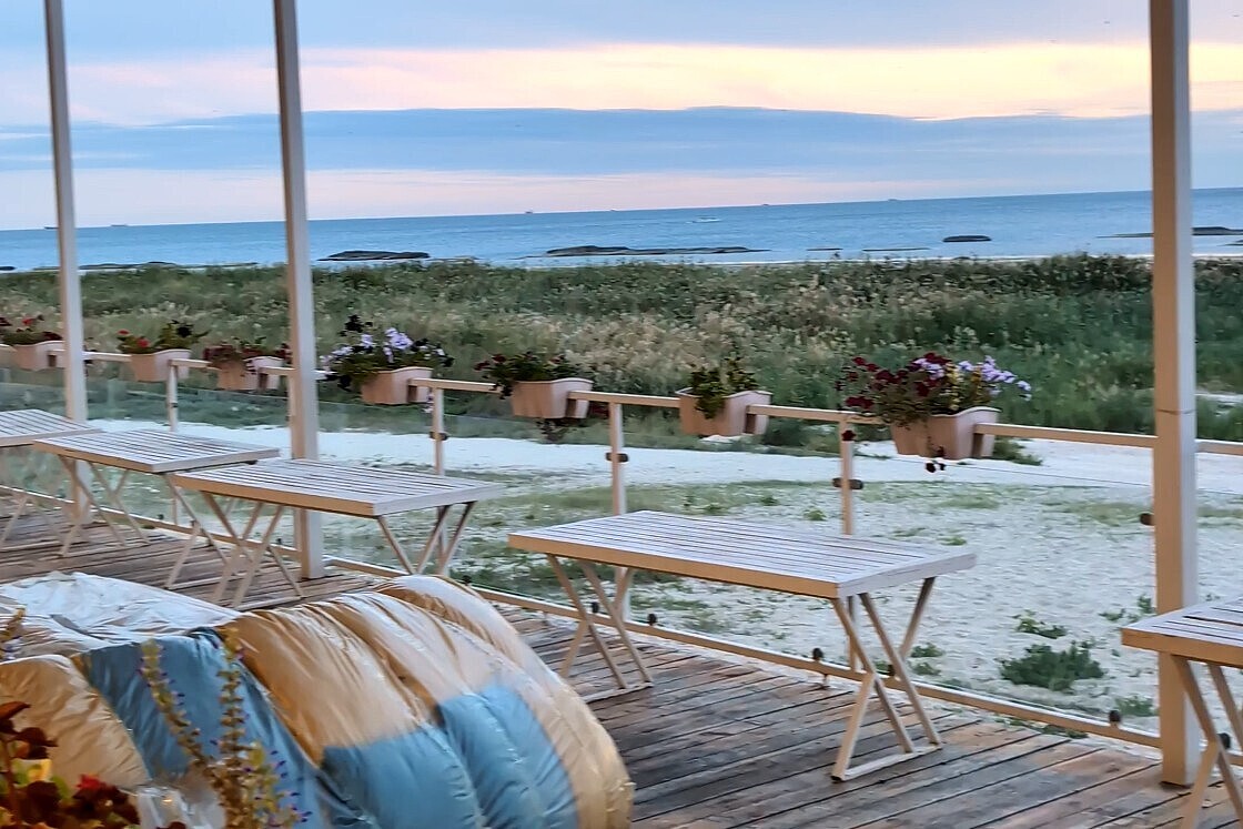 Strand. Meerblick von einer Veranda