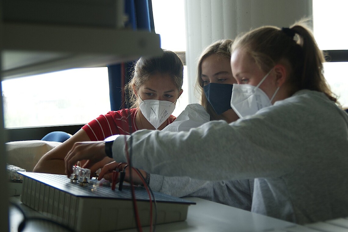 mint:pink-Praxistag: Schülerinnen des Heilwig Gymnasiums