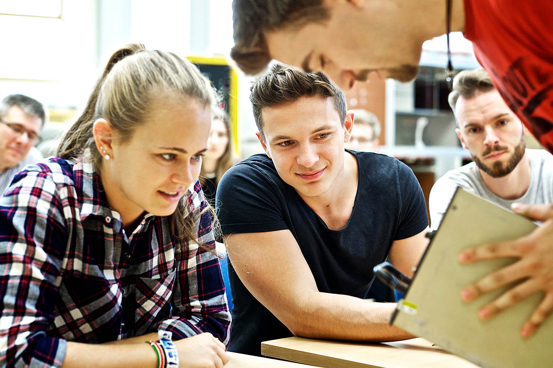 Flugzeugbaustudierende im  HCAT