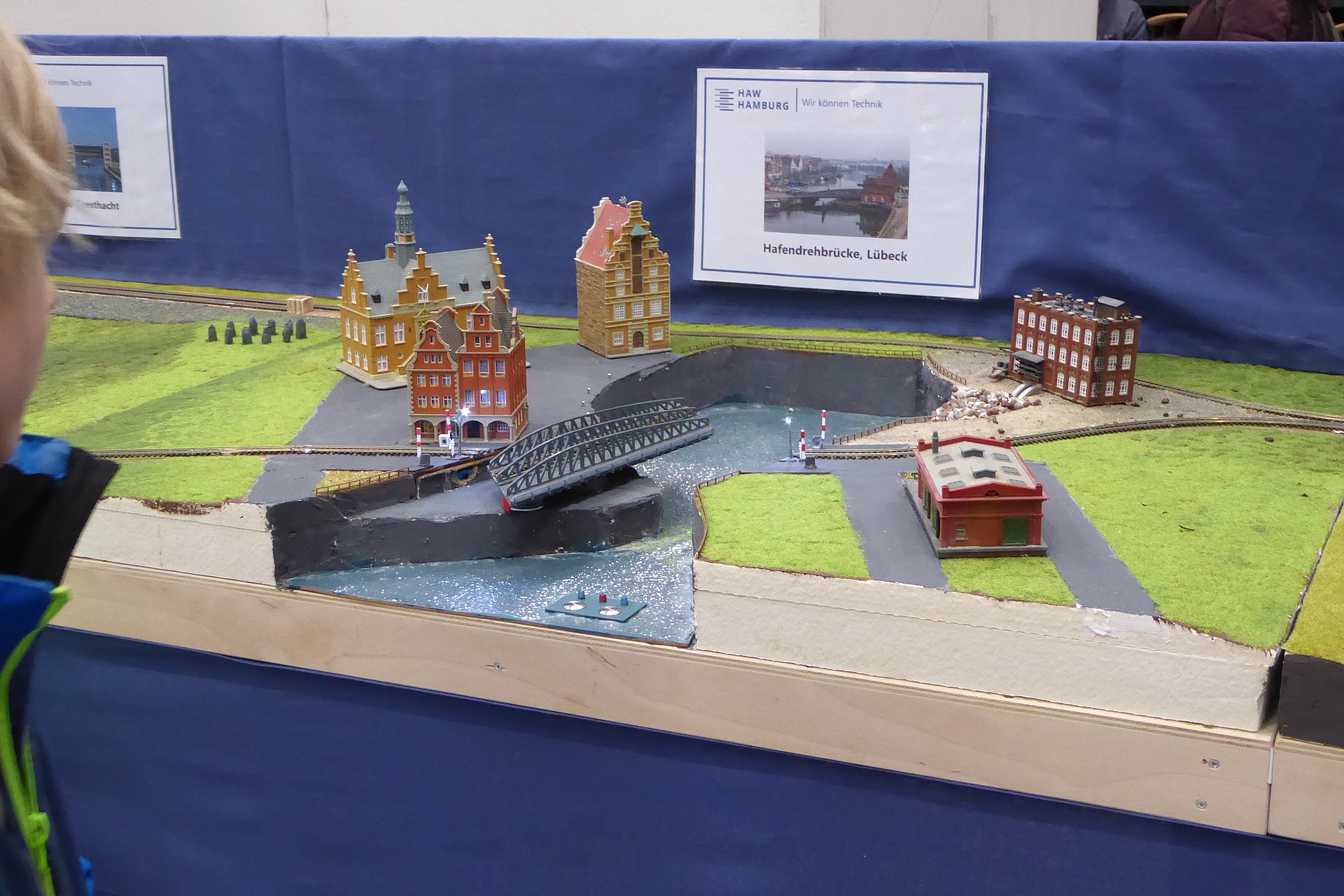 Modell der Lübecker Drehbrücke für Modelleisenbahnen der Spur N