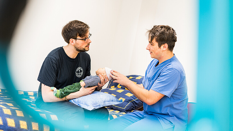 Studierende im Skills Lab