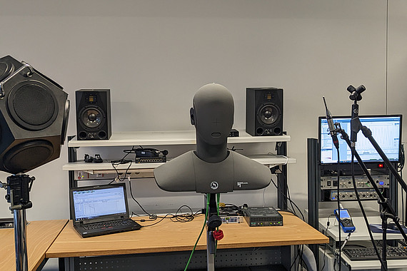 
                                Audio & Acoustics Lab
                            