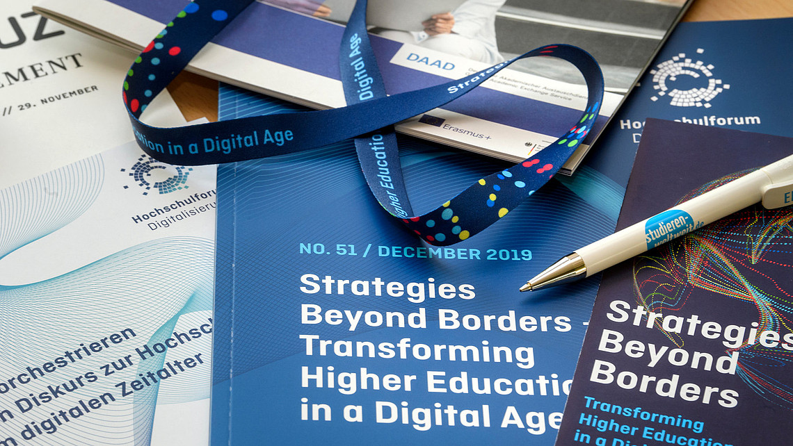Das Bild zeigt das Programmheft zur Strategiekonferenz des Hochschulforums Digitalisierung (HFD) 2019