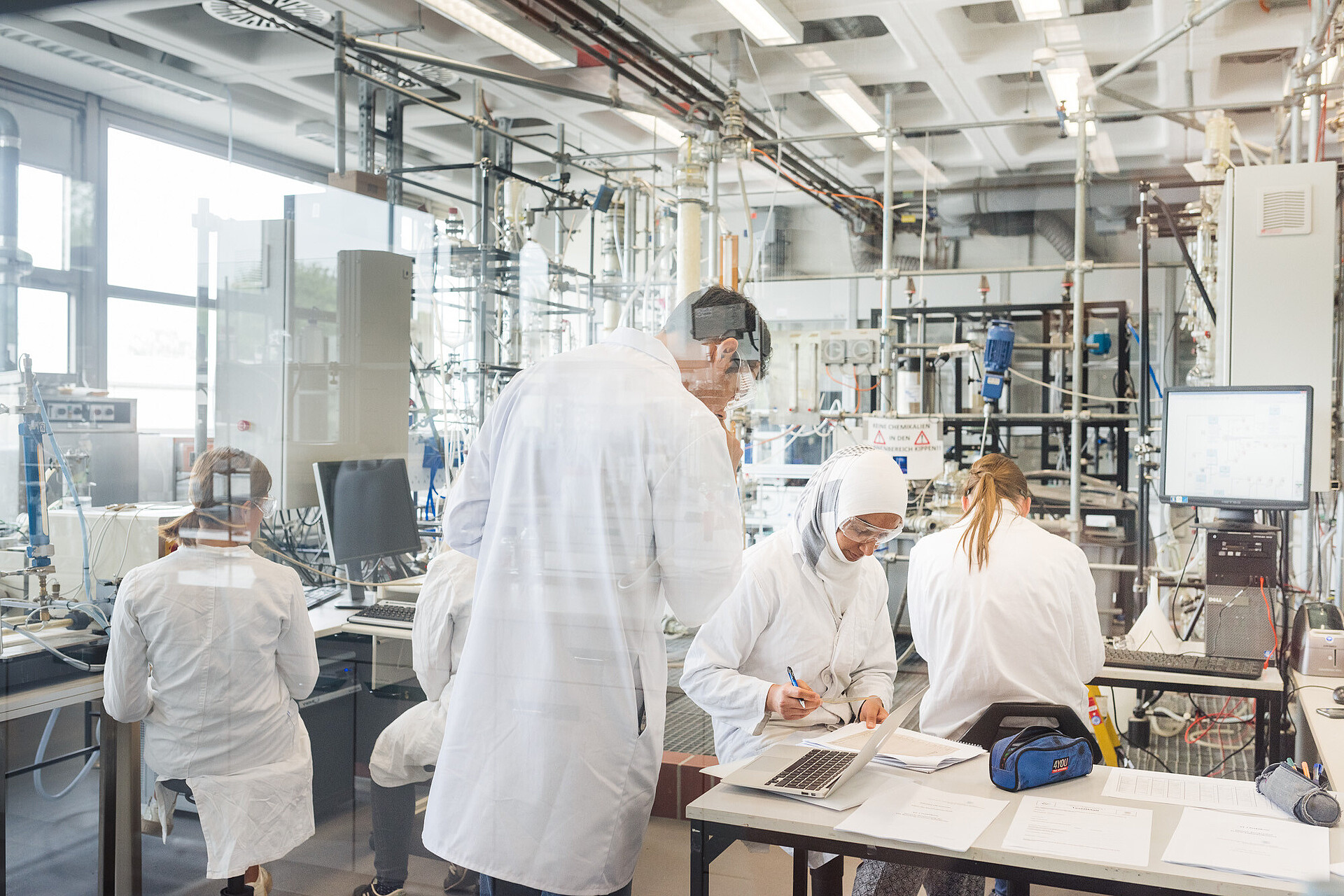 
                                                Prof. Dr. Sievers, Labor, Verfahrenstechnik
                                            