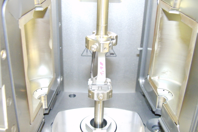 Rheometerzelle für DMA-Temperaturversuche mit deformiertem Kunststoffstab
