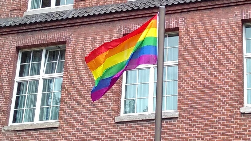 Die Regenbogenflagge steht für Diversity