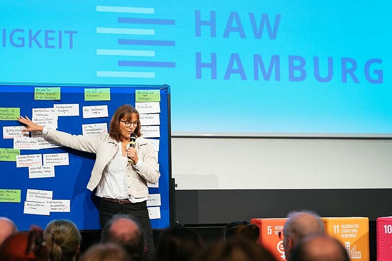 Prof. Dr. Petra Naujoks spricht