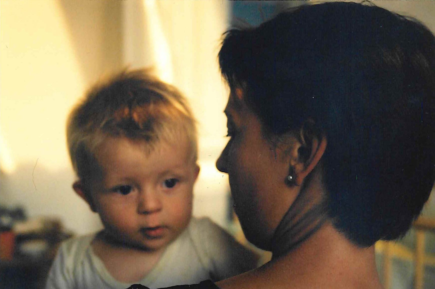 
                Susann Aronsson hält ihren Sohn xx auf dem Arm. Als er xx war, entschied sie sich für ein Studium an der HAW Hamburg. 
            