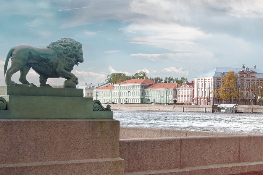 St. Petersburg State University Löwenstatue an der Newa