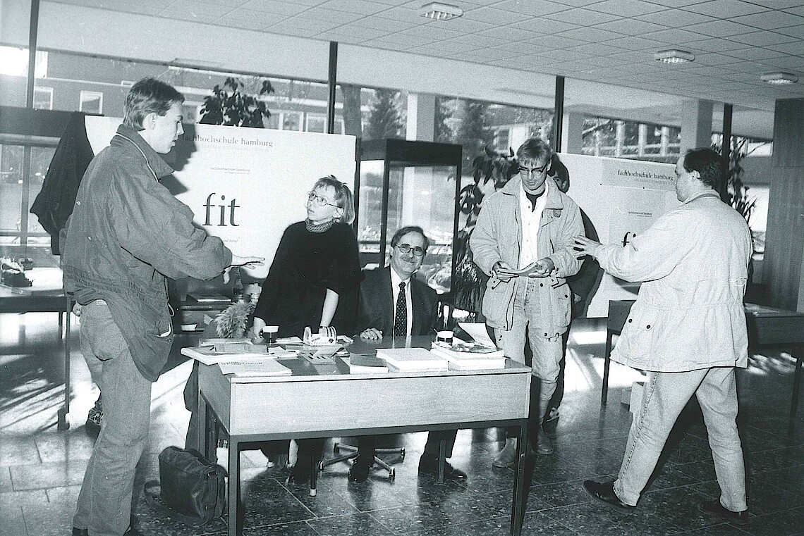 1993 - Ein Informationsstand der ersten FIT am Standort City Nord.