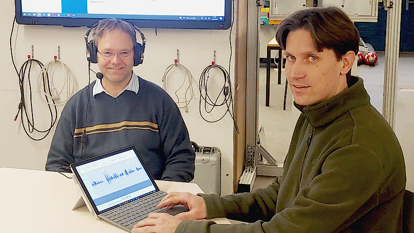 Prof. Christian Müller und Benjamin Remmers nehmen eine neue Folge des Podcasts FERTIGUNGTECHNISCH.hamburg auf.