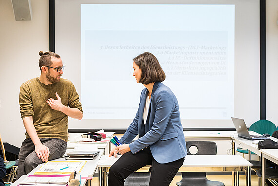 
                                Fakultät Wirtschaft und Soziales, Department Pflege und Management, MBA, Seminar, Frontal- Gruppen- und Kollegenarbeit bei Frau Prof. Constanze Sörensen
                            