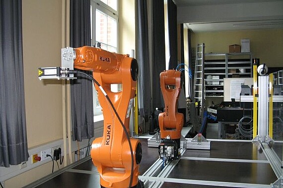 
                                Kuka Agilus 900 im Labor 
                            