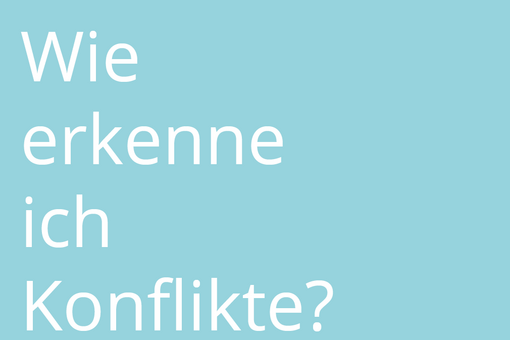 
                Auf einer blauen Kachel steht der Text "Wie erkenne ich Konflikte?"
            
