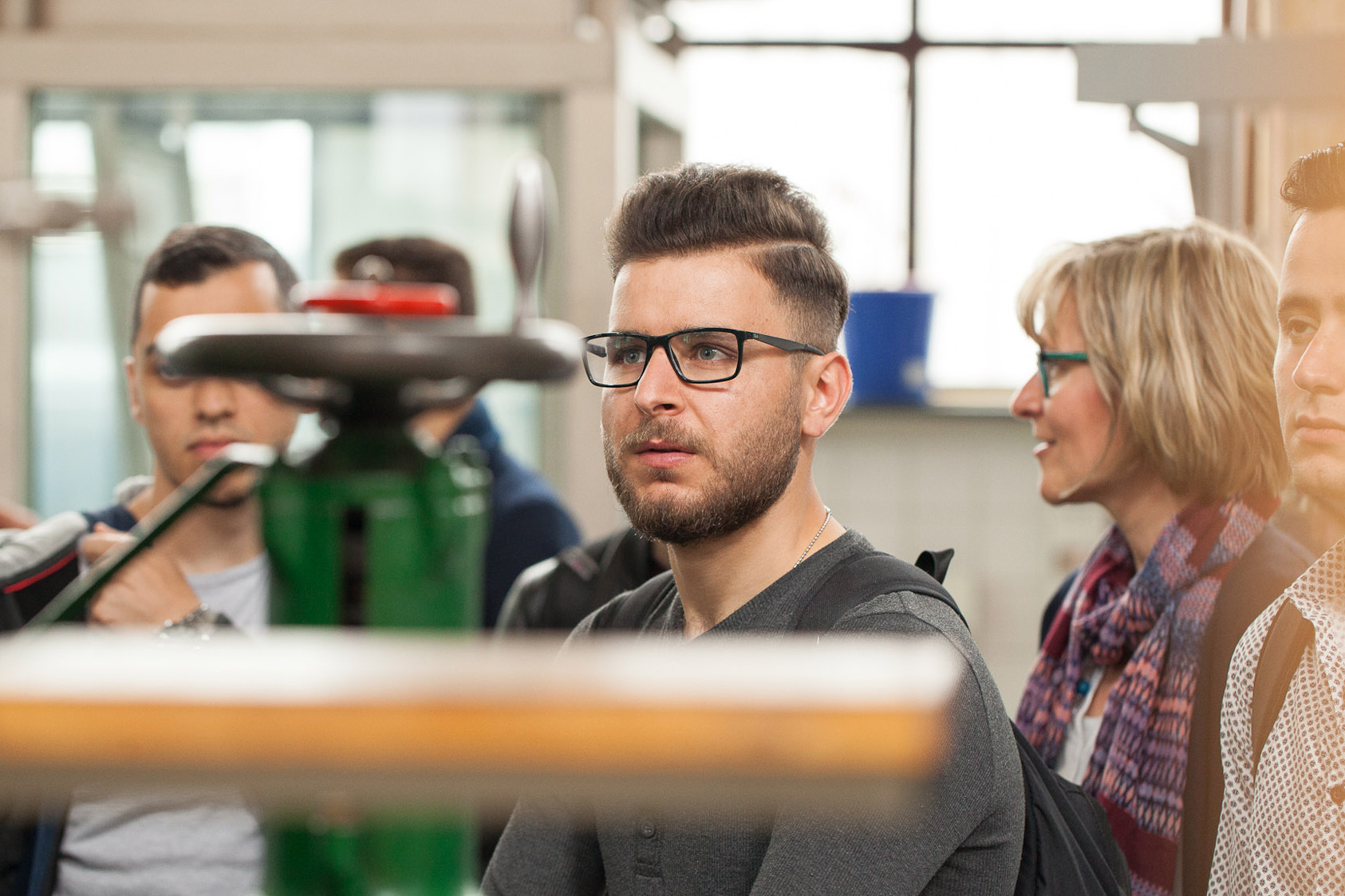 
                Geflüchtete Studierende der HAW Hamburg bei einem Seminar im Wi
            