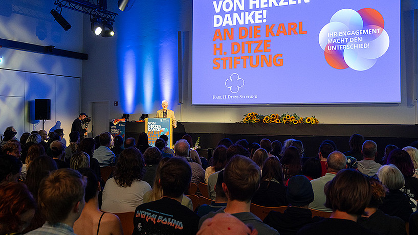 Verleihung Karl H. Ditze Preis 2026 Rolf Dalheimer spricht einleitende Worte bei der Verleihung des Ditze Preises im Sommer 2025.