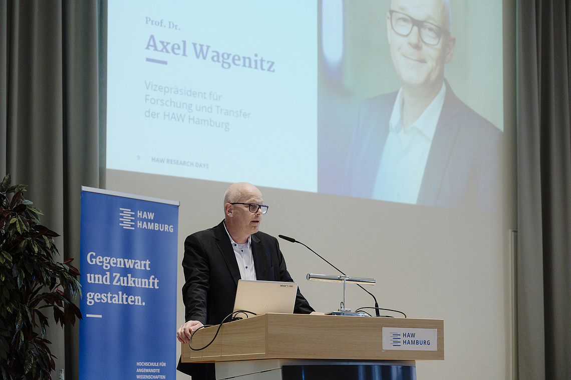 Begrüßung durch den Vizepräsidenten 
