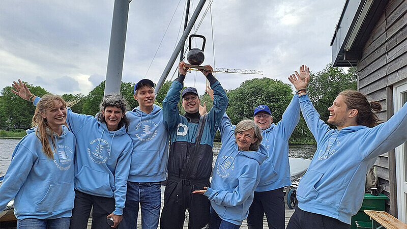 Jubelnde Gewinner*innen des 21. Alster-Präsidiumscup der Hamburger Hochschulen.